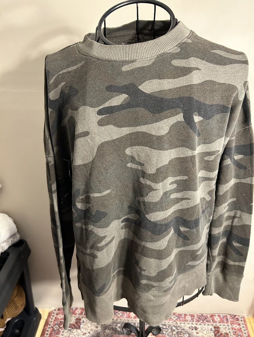 size medium womens green camo shirt outdoor sweatshirt camouflage
